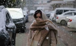 Nisan ayında lapa lapa kar yağışı: Kent merkezini beyaza bürüdü