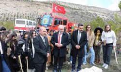 Öğretmen adayları fidanları toprakla buluşturdu