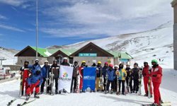 Onlarca ülkeden öğrenci kayakla tanıştı