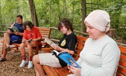 Orman Kütüphanesi'nde kuş sesleri eşliğinde okuma keyfi