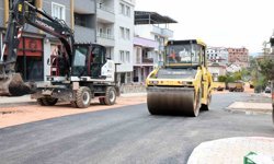 Osmangazi'den Hamitler'e 300 tonluk asfalt desteği