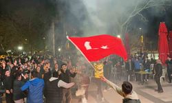 Osmaniyeliler meşalelerle tarihi zaferi kutladı