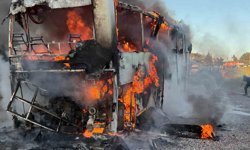 Otobüs alev topuna döndü, yolcular son anda kurtuldu