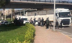 Otomobil kaldırımdaki öğrencilere çarptı: 2 yaralı