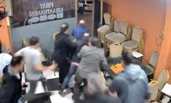 Otomobilden çıkan yüksek ses camları titretti kahvehanedekiler deprem korkusu yaşadı