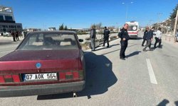 Otomobille çarpışan motosiklet karşı şeride sürüklendi: 1 yaralı