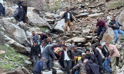 Pancar toplamaya gitti, kayalıklardan düşerek yaralandı