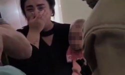 Parmağı sıkışan çocuğun korku dolu ağlayışı anneyi gözyaşı içerisinde bıraktı