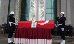 Polis memuru dualarla uğurlandı