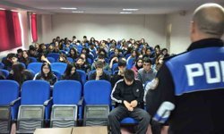 Polisin lise öğrencilerine yönelik eğitimleri devam ediyor