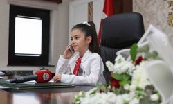 Rektör Prof. Dr. Altun, koltuğunu Minik Emine Defne'ye devretti