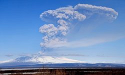Rusya'daki Şiveluç Yanardağı 11 kilometre yüksekliğe kül püskürttü