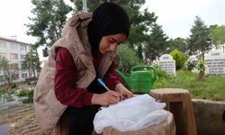 Saldırıda hayatını kaybeden öğrencilerin mezarlarına bırakılan notlar duygulandırıyor