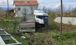 Samsun'da tır tarlaya uçtu: 1 yaralı