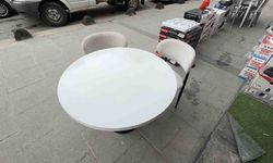 Sandalyesi çalınan mobilyacıdan hırsıza sitem: 'Abla takımı bozdun, kalanı da gel al'