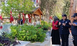 Şehit kızı polisler, babalarını andı