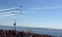 Şehitler Abidesi'nde Türk Yıldızları gösterisi nefesleri kesti