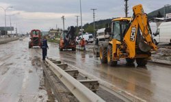 Selle birlikte araçları mahsur kaldığı karayolu ulaşıma açıldı