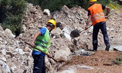 Seydikemer Çatak Mahallesi içme suyu isale hattı yenileniyor