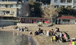 Sıcak havanın tadını sahilde değerlendirdiler