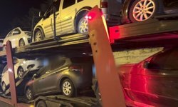 Sıfır araçların taban kısmında un çuvallarına zulalanmış şekilde uyuşturucu ele geçirildi