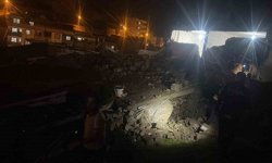 Siirt'te metruk bina çöktü