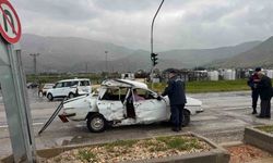 Silifke'de iki aracın karıştığı kazada 3 kişi yaralandı