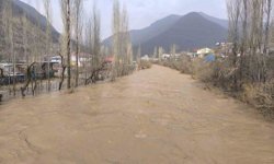 Şırnak'ta şiddetli yağış sonrası Habur Çayı coştu