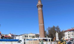 Sivas'ın 8 asırlık eğri minaresi restorasyona alındı