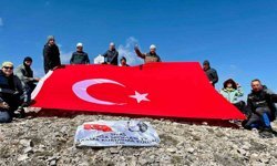 Sivaslı dağcılar 2 bin 211 metrede Türk bayrağı açtı