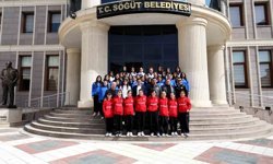 Söğüt Spor Voleybol Takımı'nı makamında kabul etti