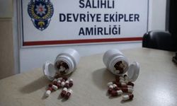Şüphe üzerine durduruldular, üzerlerinden uyuşturucu hap çıktı