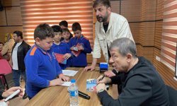 Tanju Çolak öğrencilerle buluştu: 'Disiplin ve mücadele başarıyı getirir'