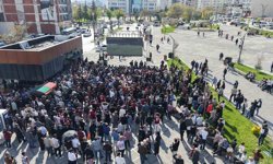 Taraftarlar Elazığspor maçını kentin göbeğinde dev ekrandan izledi