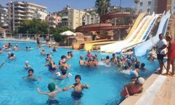 Tarsus'ta çocuklara güvenli yüzme imkanı sağlayan proje BELFOR'da seçildi