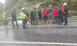 Tatvan'da beton mikseri dereye uçtu