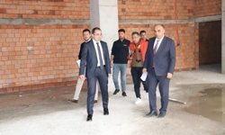 Tavşanlı'da Kaymakam Özdemir yeni okul inşaatı yerinde incelendi