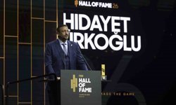 TBF Başkanı Hidayet Türkoğlu, FIBA Hall of Fame 2026 ödülünü aldı