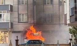 Tekstil malzemeleri yüklü minibüs alev aldı