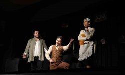 Tiyatronun kalbi İzmir Ekonomi'de attı