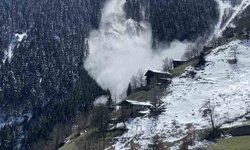 Trabzon'daki çığ anı cep telefonu kamerasına yansıdı