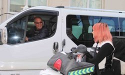 Trafikte karşılaştığı kadın kuryede sanki kaybettiği kızını gördü