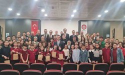TÜBİTAK başarısı gösteren öğrencilere valilikten hediye