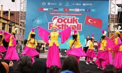 Türk dünyası çocukları, kültürlerini Samsun'da sergiledi