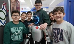 Türkiye'nin nüfusa kaydedilen ilk robotu şimdi de işe başladı