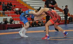 U15 Türkiye Güreş Şampiyonası Kars'ta devam ediyor