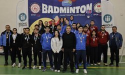 ÜNİLİG Badminton'da Şampiyon BEUN