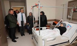 Vali Aydoğdu, hastaların durumu hakkında bilgi aldı