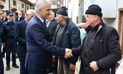 Vali Makas esnaf ile hasbihal etti