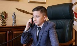 Vali Sözer, 23 Nisan'da makamını minik Yiğit'e devretti.